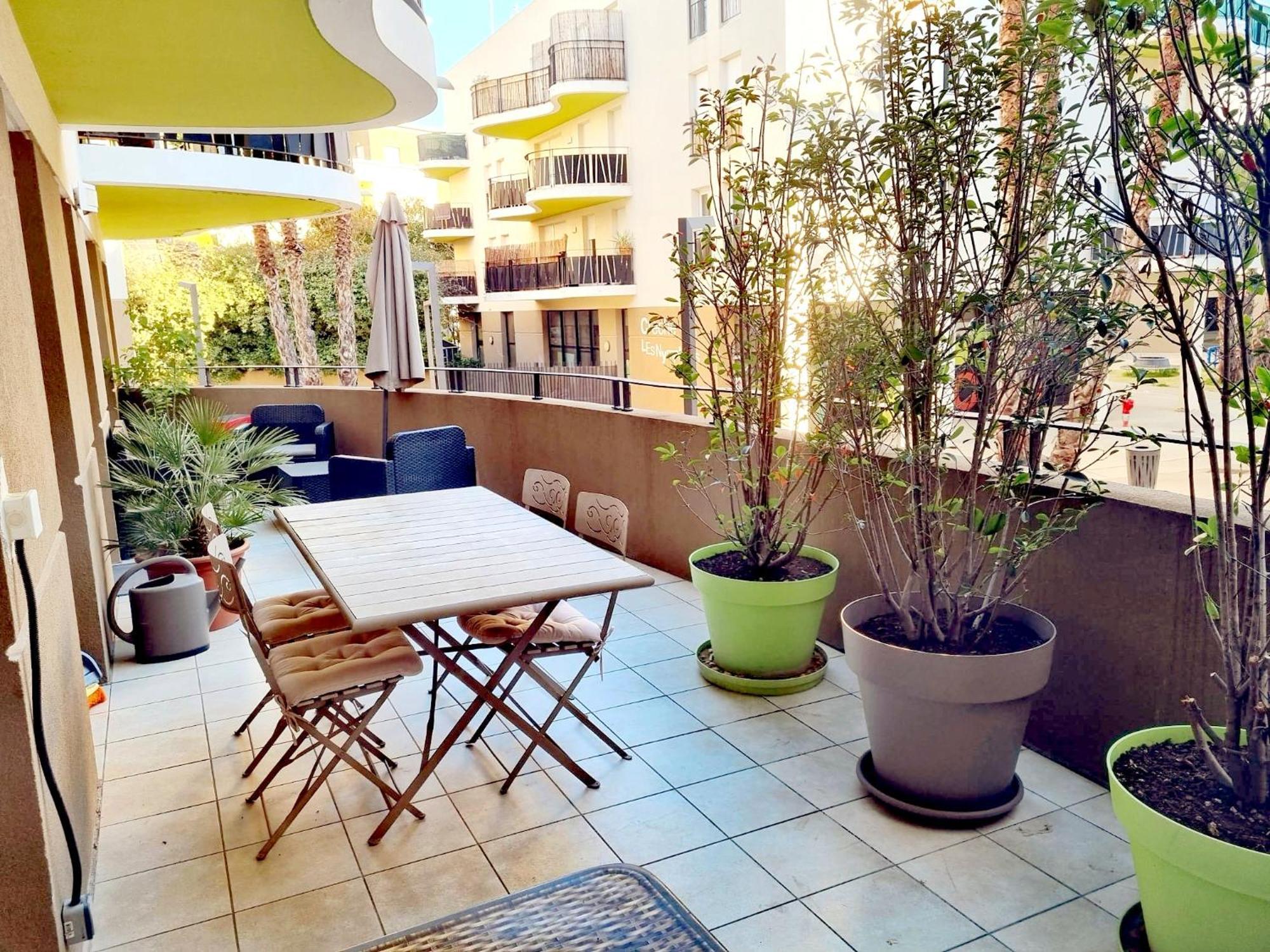 Grand Appartement Avec Garage Et Terrasse 卡斯泰尔诺勒莱 外观 照片